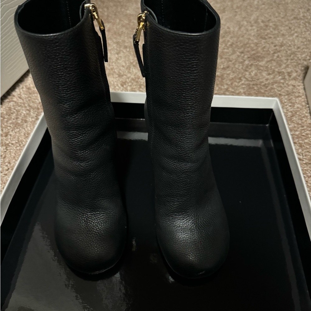 Come with dust bag and box